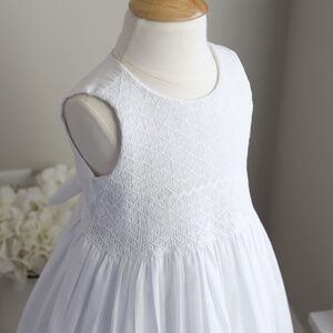 White Smocked Dress Sleeveless Boutique Size 4 Special Occasion LIKE NEW